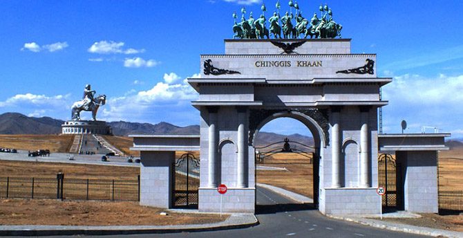 8 мировых достопримечательностей с изнанки: что скрывается внутри известных статуй?