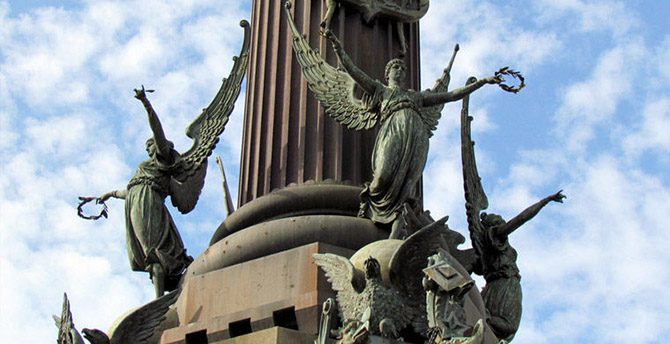 8 мировых достопримечательностей с изнанки: что скрывается внутри известных статуй?