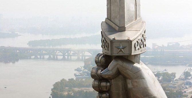 8 мировых достопримечательностей с изнанки: что скрывается внутри известных статуй?