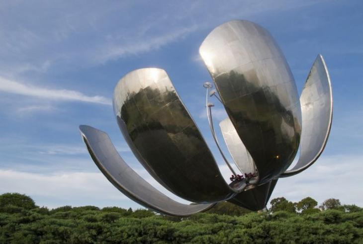 9 самых диковинных памятников планеты