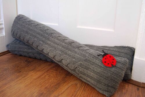 Чтобы из окна не дуло. Креативные подушки от сквозняка