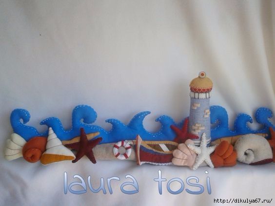 Чтобы из окна не дуло. Креативные подушки от сквозняка