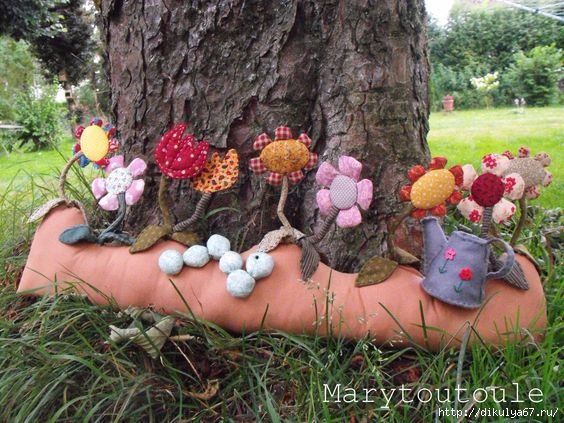 Чтобы из окна не дуло. Креативные подушки от сквозняка