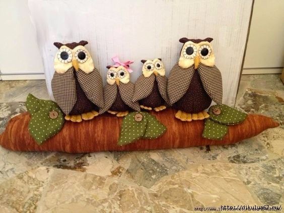 Чтобы из окна не дуло. Креативные подушки от сквозняка