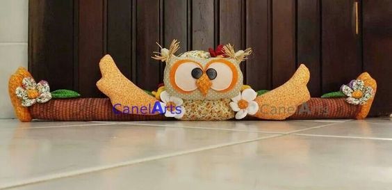 Чтобы из окна не дуло. Креативные подушки от сквозняка