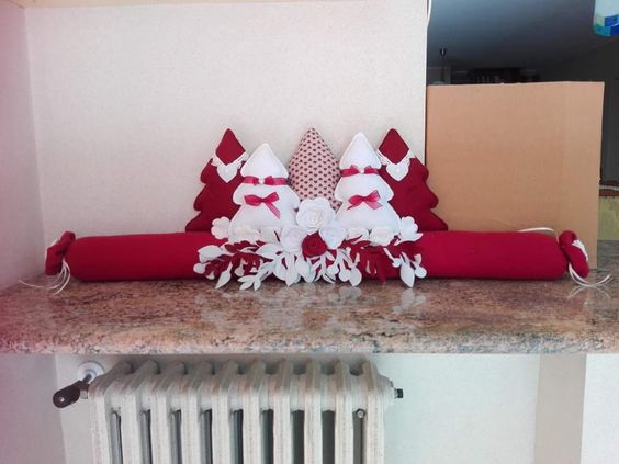 Чтобы из окна не дуло. Креативные подушки от сквозняка