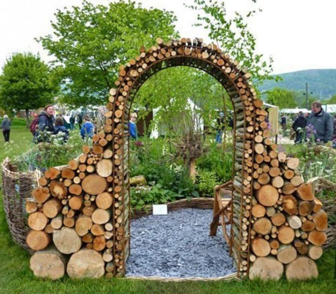 Дерево на участке: самодостаточные идеи, достойные реализации