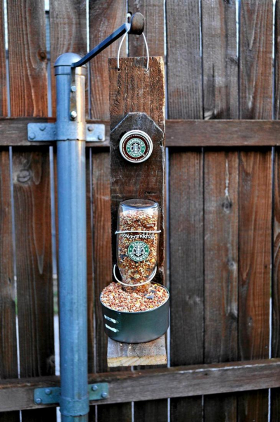 Идеи применения пластиковой бутылки в доме, на балконе и на даче