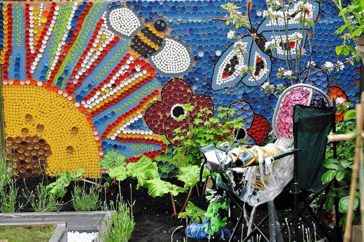 Идеи применения пластиковой бутылки в доме, на балконе и на даче