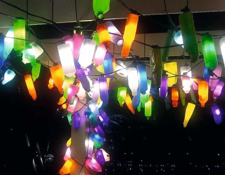 Идеи применения пластиковой бутылки в доме, на балконе и на даче