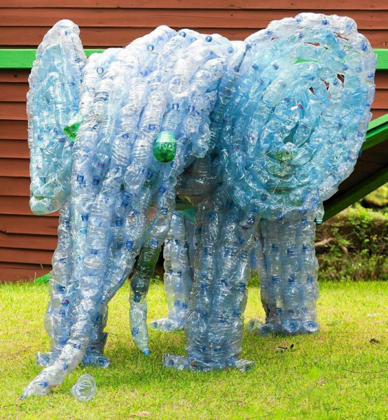 Идеи применения пластиковой бутылки в доме, на балконе и на даче