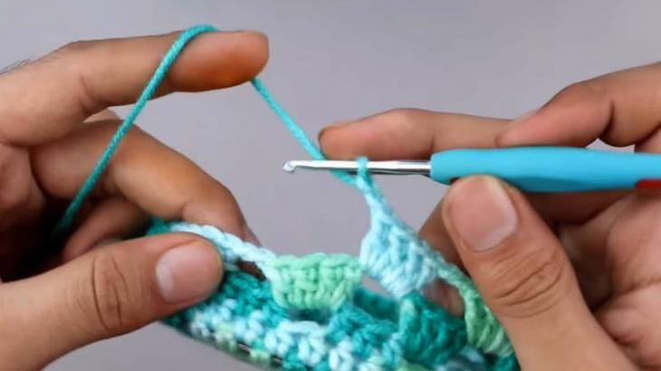 Интересная техника вязания с использованием СД-диска