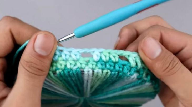 Интересная техника вязания с использованием СД-диска