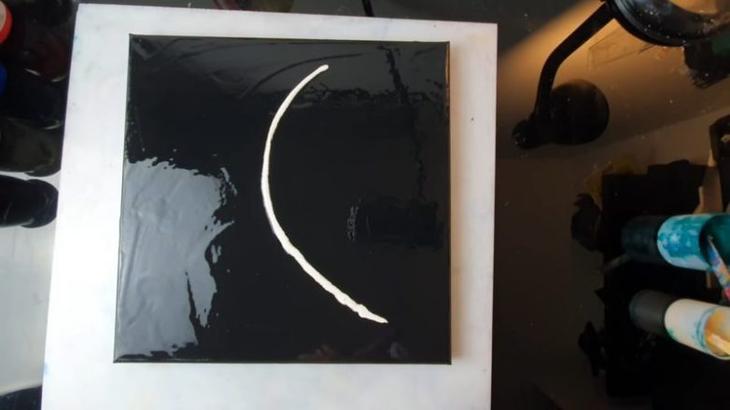 Как нарисовать красивое перо с помощью туалетной бумаги