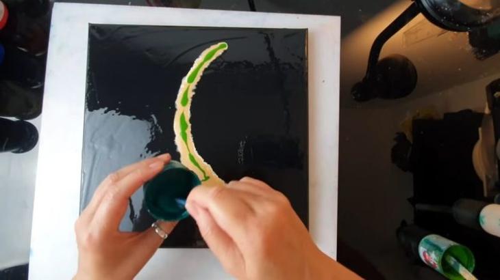 Как нарисовать красивое перо с помощью туалетной бумаги