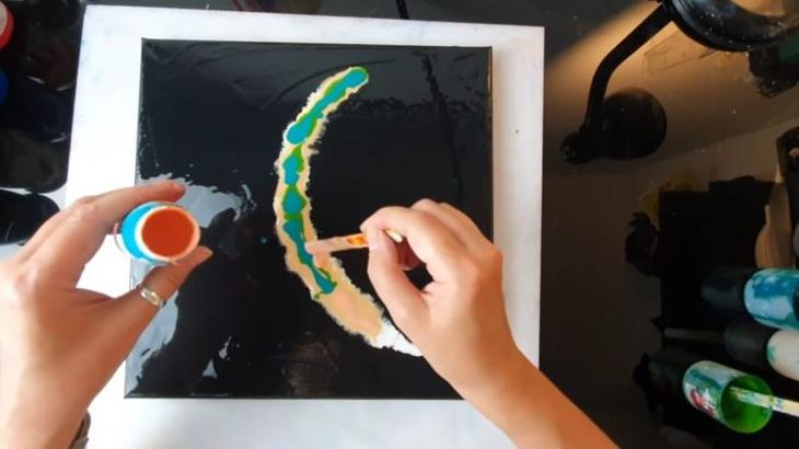 Как нарисовать красивое перо с помощью туалетной бумаги