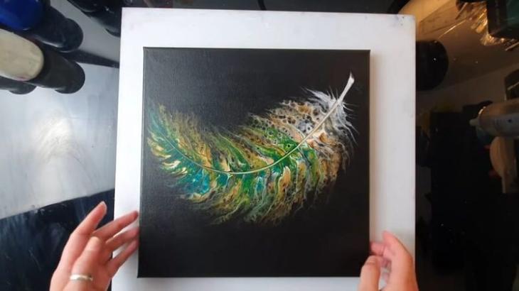 Как нарисовать красивое перо с помощью туалетной бумаги