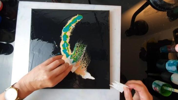 Как нарисовать красивое перо с помощью туалетной бумаги