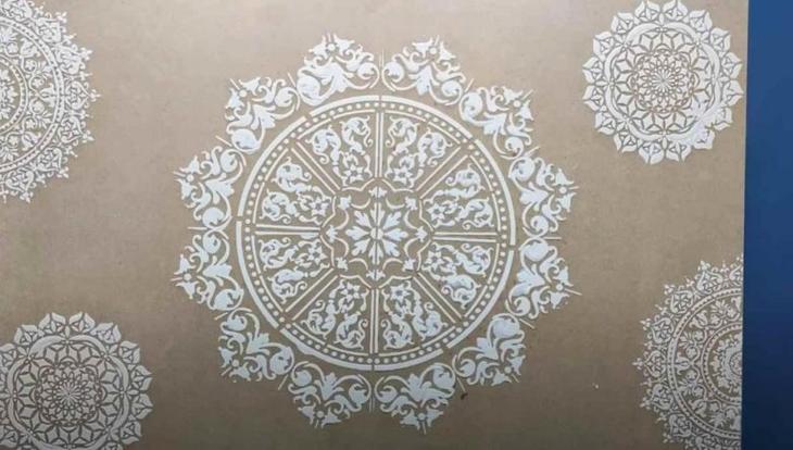 Как оригинально задекорировать поверхность стены