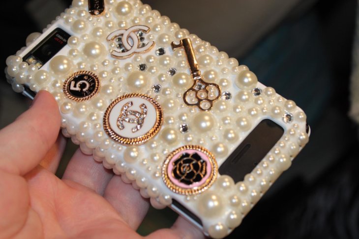 Как украсить чехол для телефона — самые модные и актуальные решения