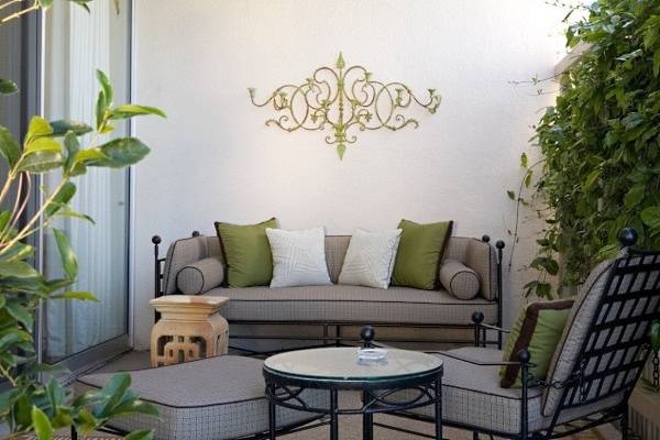 Кованые подсвечники на стену — 25 фото с идеями дизайна