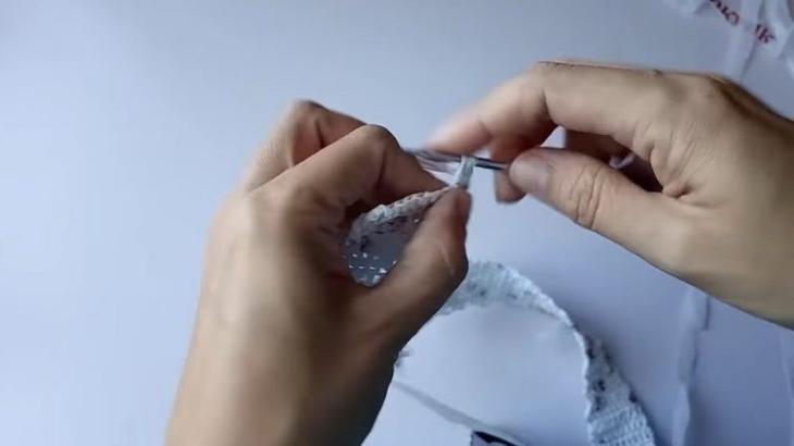 Красивая и прочная вещица из ненужных пакетов