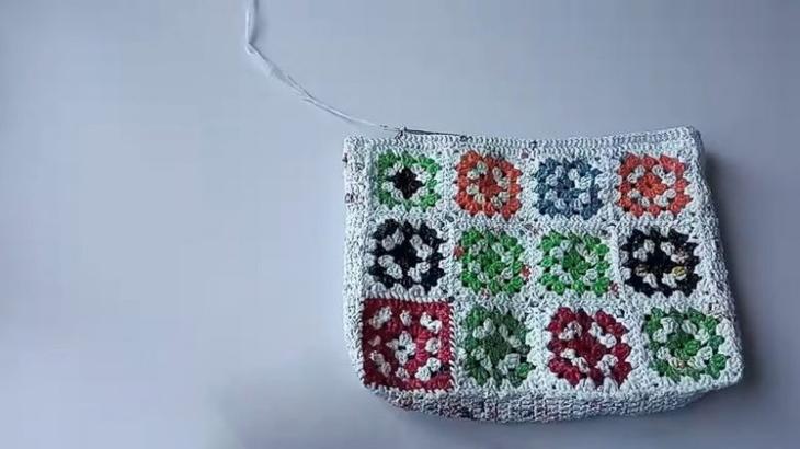 Красивая и прочная вещица из ненужных пакетов