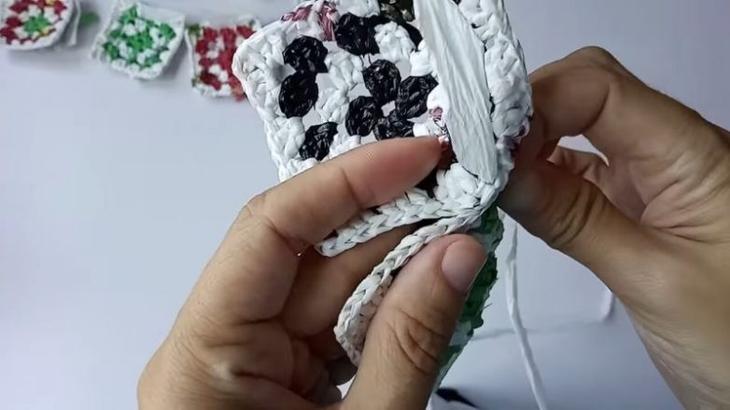 Красивая и прочная вещица из ненужных пакетов