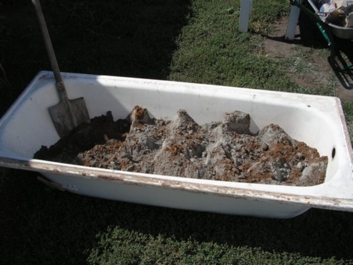 Несколько веских причин, почему старую ванну не нужно выбрасывать, а лучше отвезти на дачу