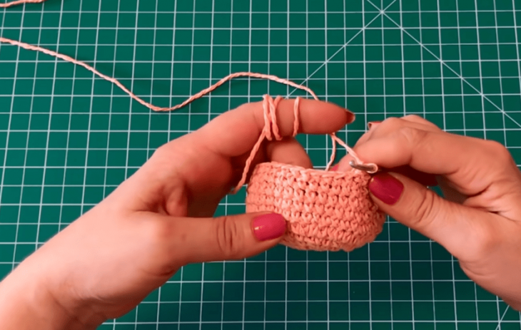 Нужная вещица из остатков пряжи