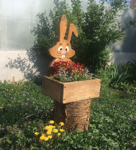 Поделки из дерева для сада: фото оригинальных идей оформления своими руками