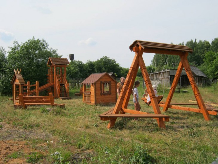 Поделки из дерева для сада: фото оригинальных идей оформления своими руками