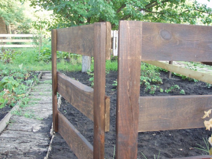 Поделки из дерева для сада: фото оригинальных идей оформления своими руками