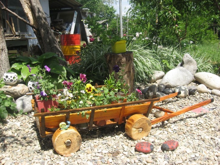 Поделки из дерева для сада: фото оригинальных идей оформления своими руками