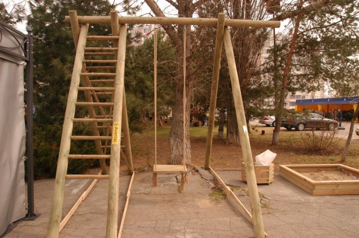 Поделки из дерева для сада: фото оригинальных идей оформления своими руками