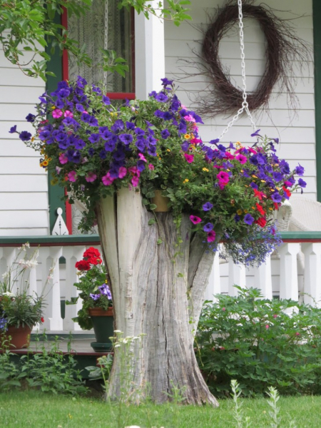 Поделки из дерева для сада: фото оригинальных идей оформления своими руками