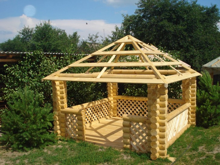 Поделки из дерева для сада: фото оригинальных идей оформления своими руками