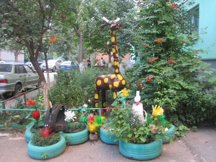 Поделки из пластиковых бутылок: делаем оригинальные украшения своими руками