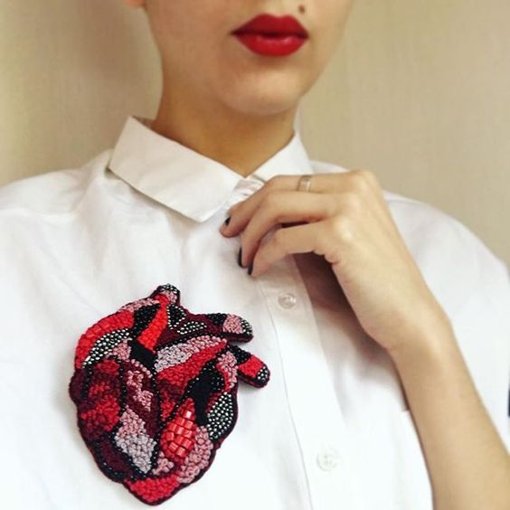 Восхитительная вышитая брошь: 35 идей для вдохновения