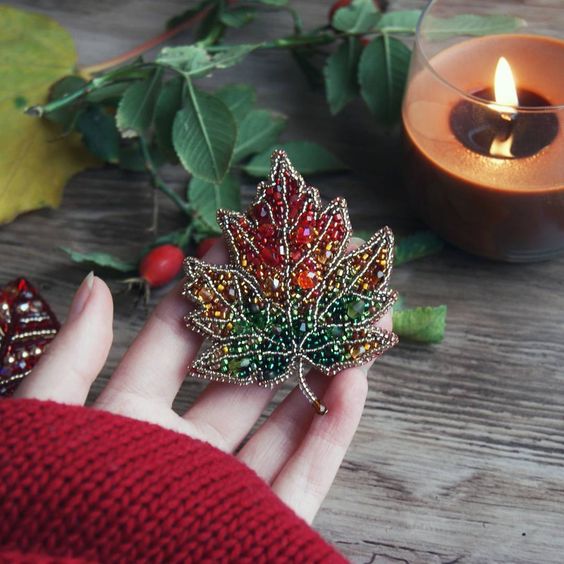 Восхитительная вышитая брошь: 35 идей для вдохновения