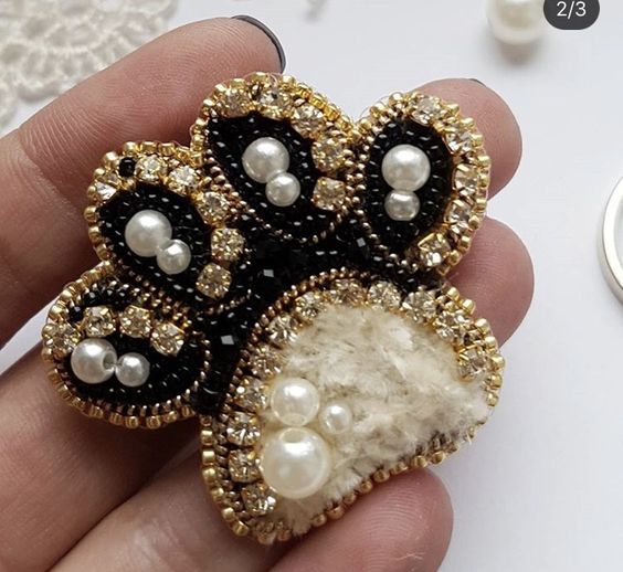 Восхитительная вышитая брошь: 35 идей для вдохновения