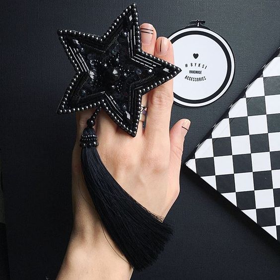 Восхитительная вышитая брошь: 35 идей для вдохновения