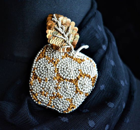 Восхитительная вышитая брошь: 35 идей для вдохновения