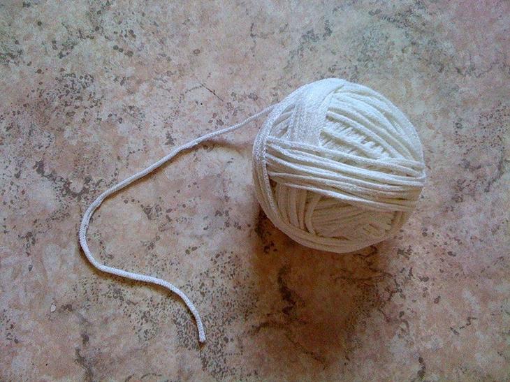 Вот какие замечательные тапочки можно сделать из старых футболок!