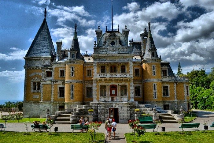 10 резиденций российских императоров, которые поражают своей роскошью