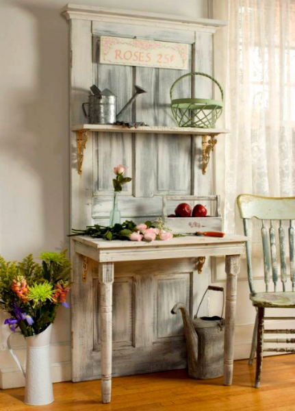 19 неординарных примеров превращения старых межкомнатных дверей в эксклюзивные вещи