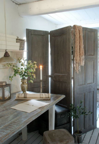 19 неординарных примеров превращения старых межкомнатных дверей в эксклюзивные вещи