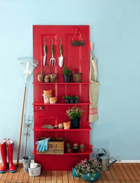 19 неординарных примеров превращения старых межкомнатных дверей в эксклюзивные вещи