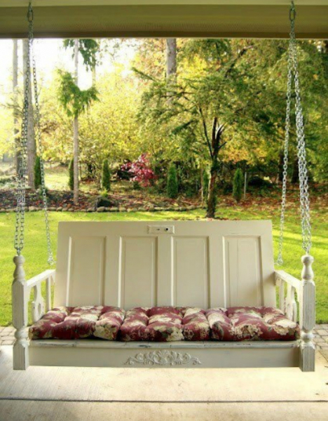 19 неординарных примеров превращения старых межкомнатных дверей в эксклюзивные вещи