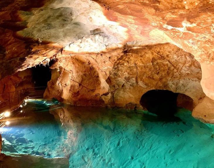 Фантастическое австралийское озеро с бирюзовой водой